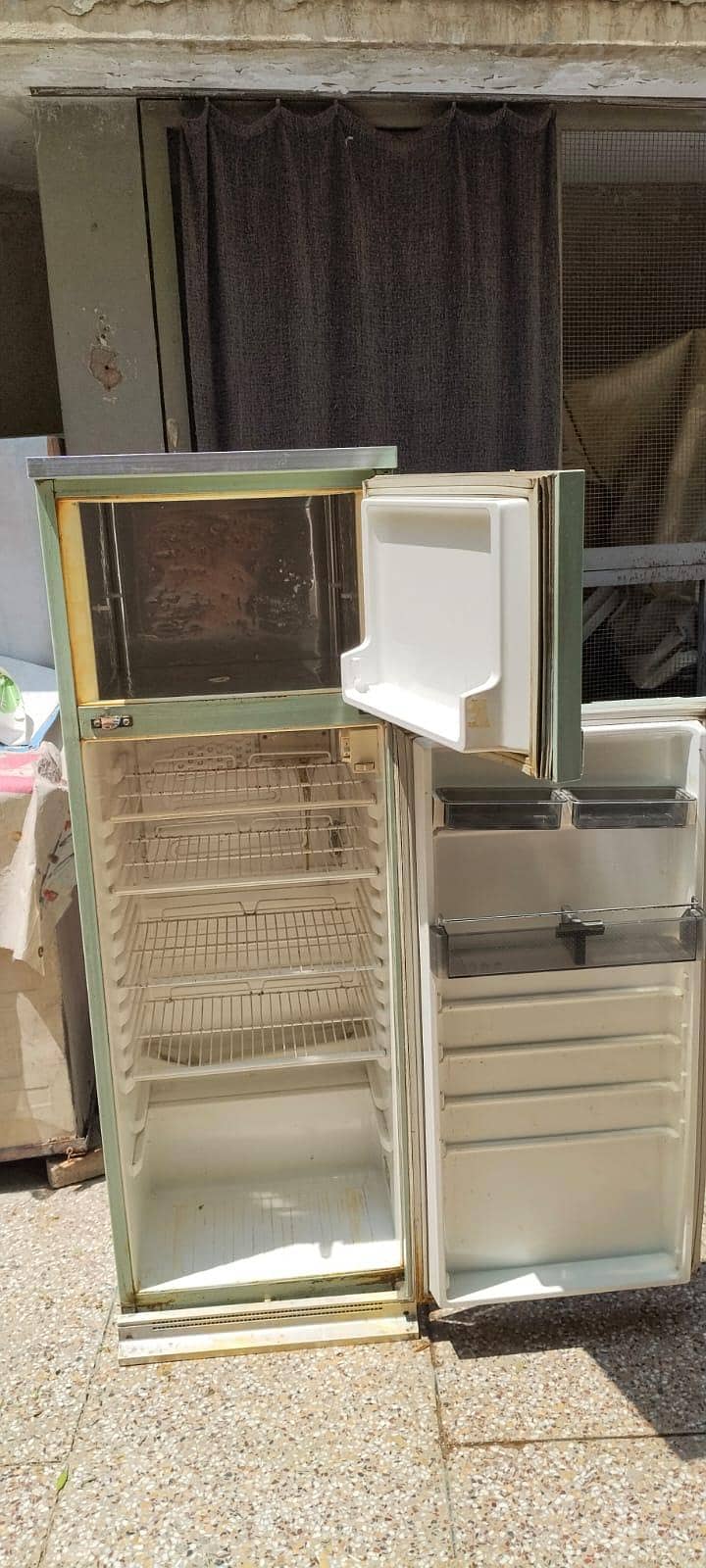 refrigerator 0