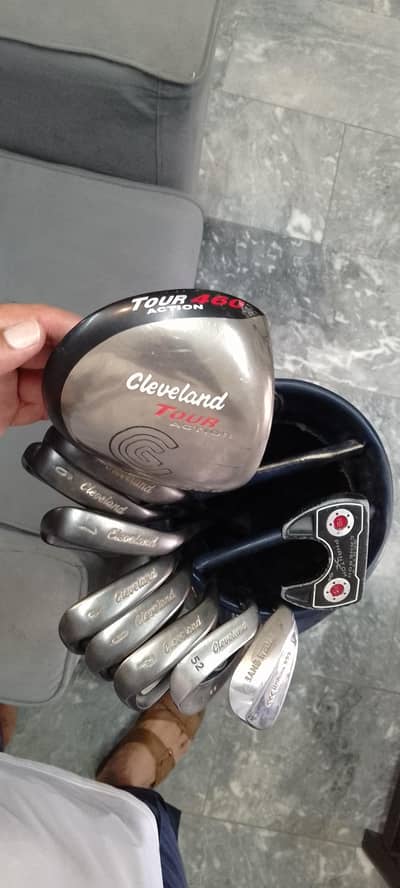 Cleveland Tour golf club set with wedges, Driver and Putter