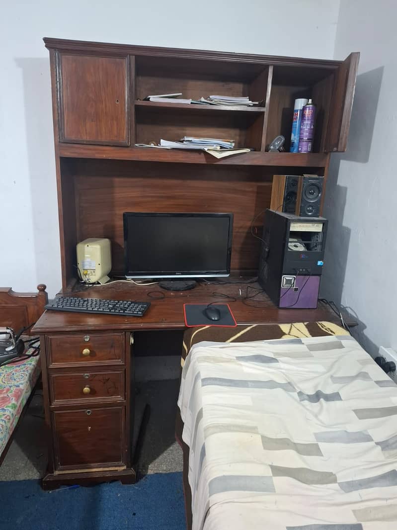 Computer table for sale 1