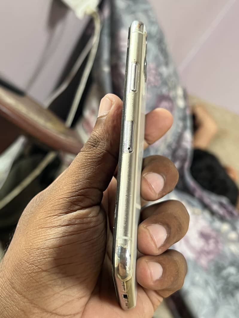 iPhone 11 pro. 3