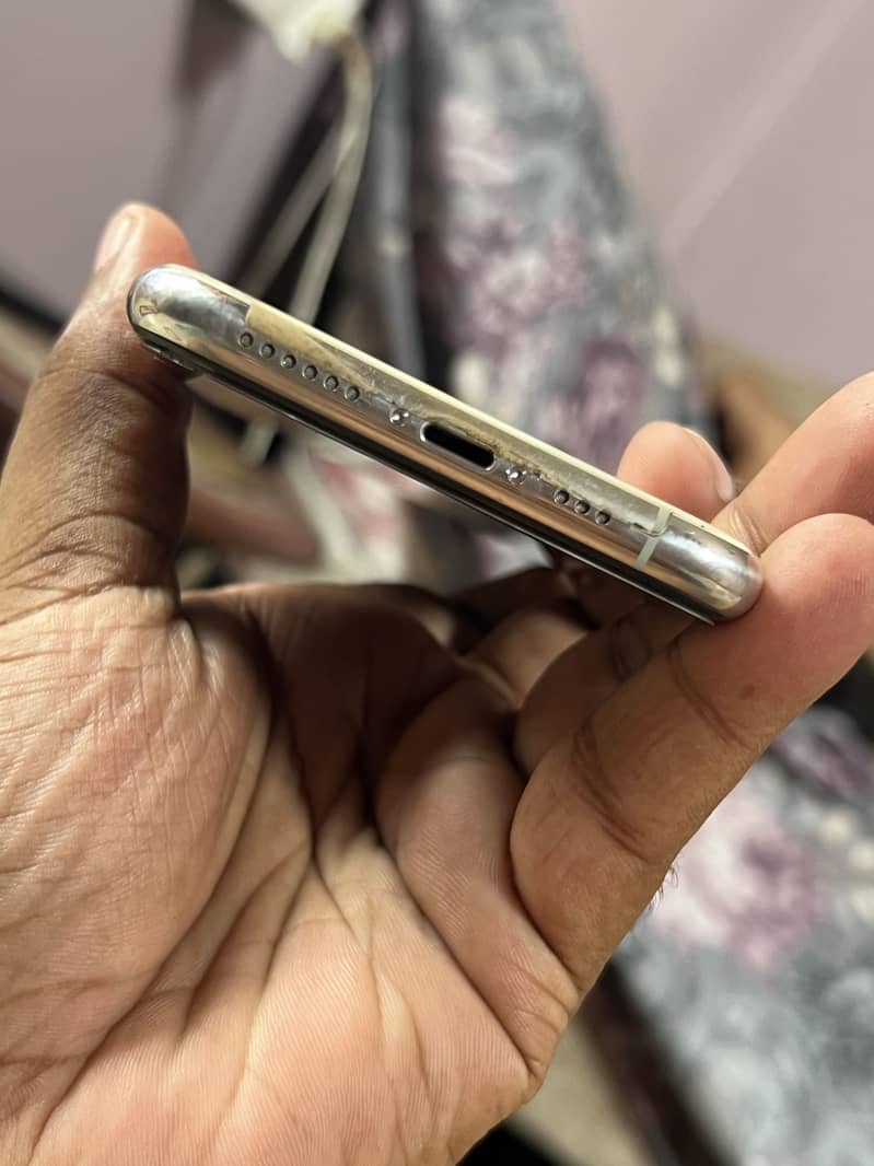 iPhone 11 pro. 8