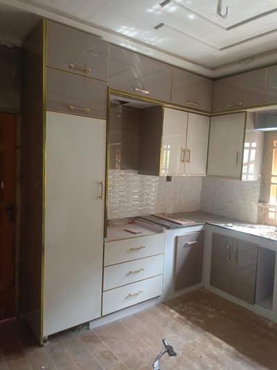 carpenter available room almari kitchen cabinet