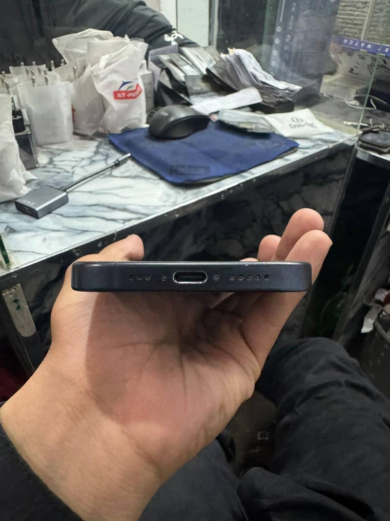 iphone 15 pro 2