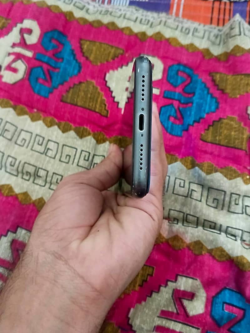 Apple iPhone 11 0
