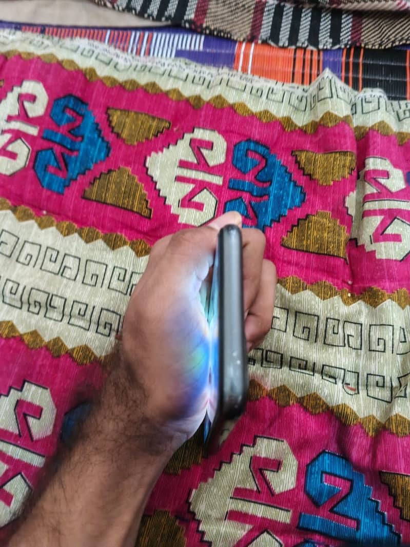 Apple iPhone 11 3