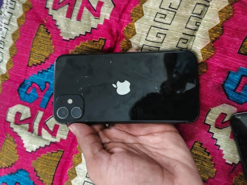 Apple iPhone 11 4