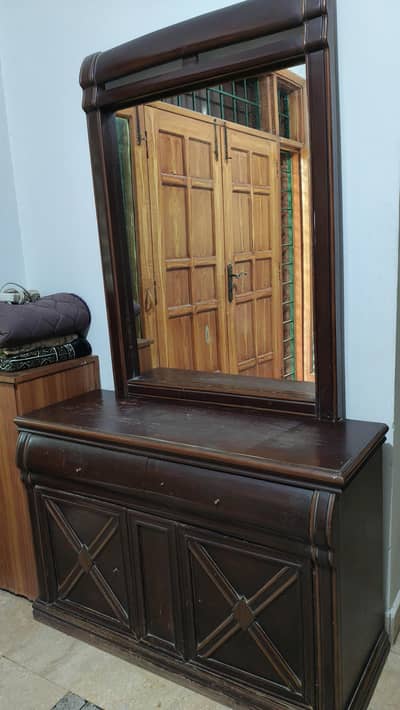 selling this dressing table for 17,500 negotiable