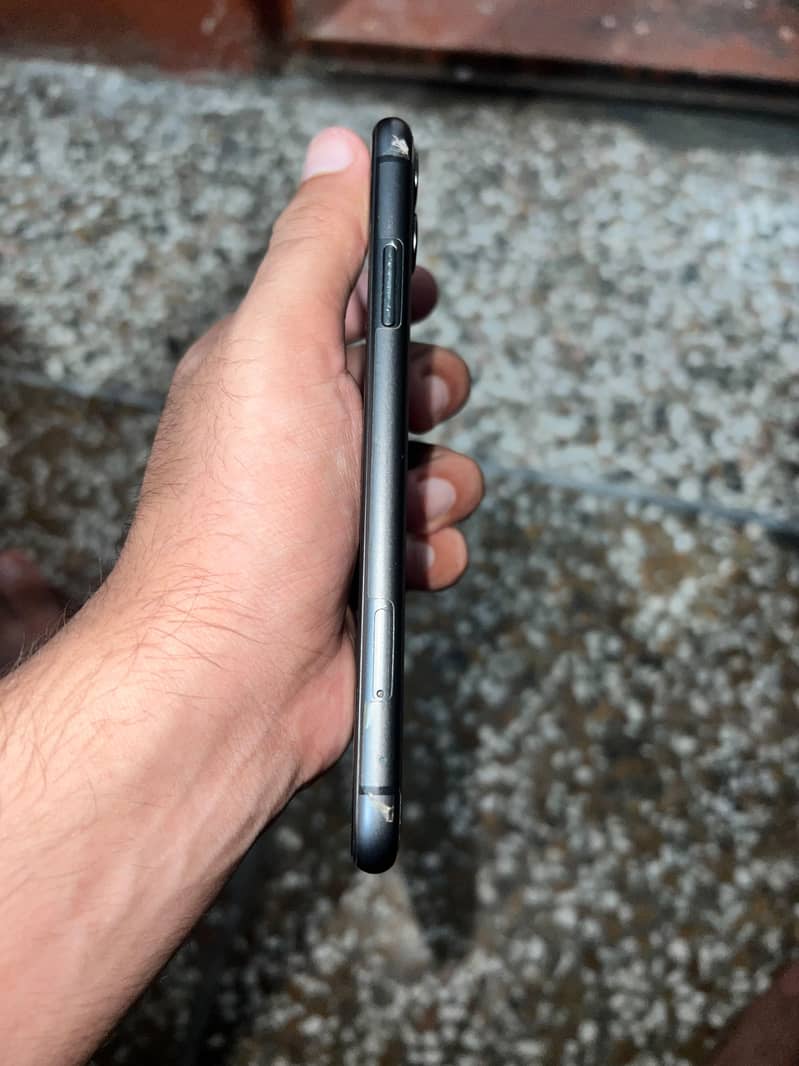 Apple iPhone 11 3