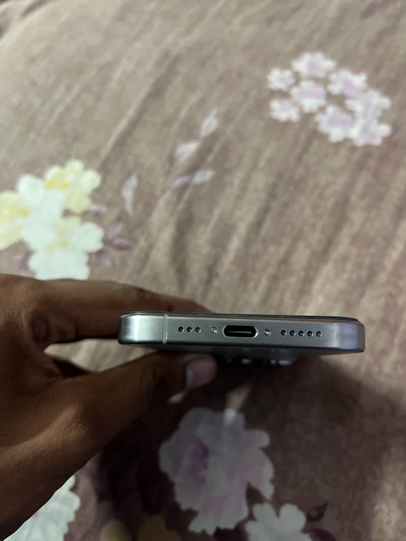 Apple iPhone 15 Pro 3