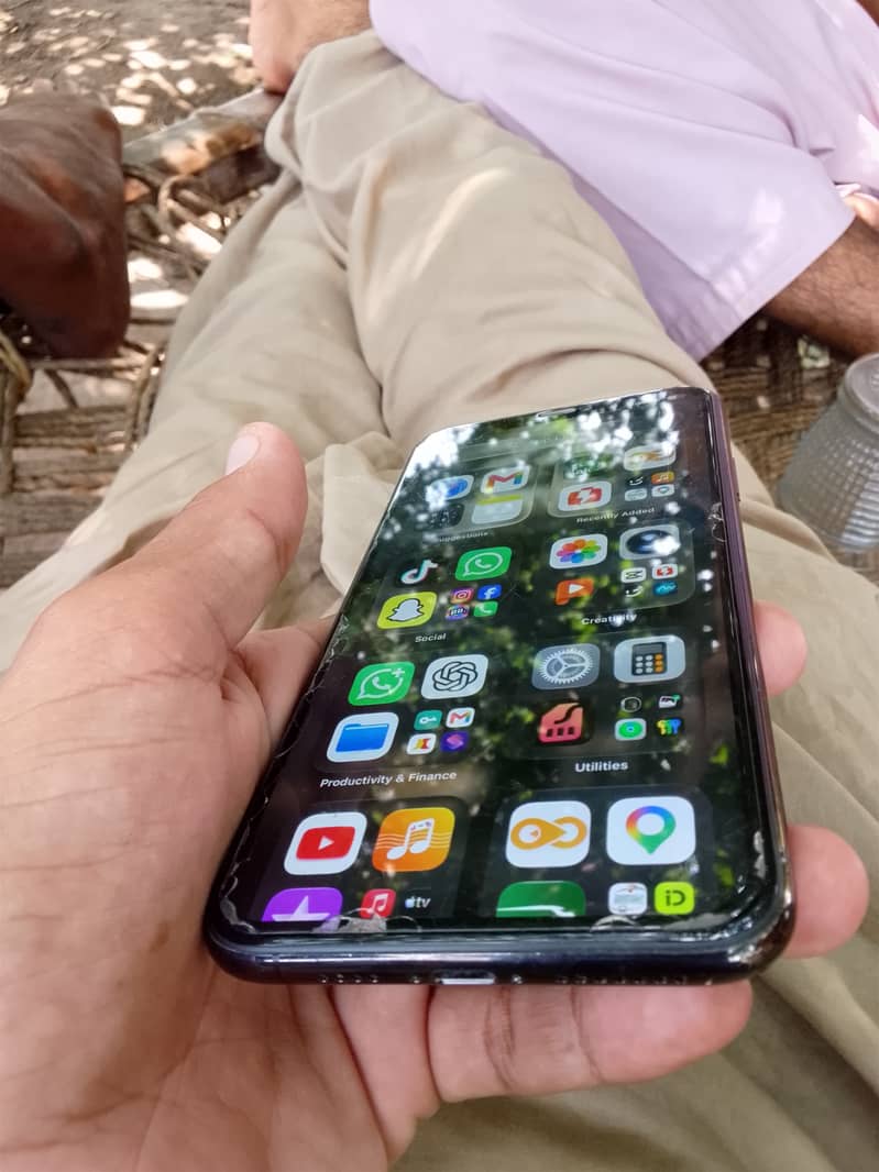 Apple iPhone 11 Pro Max 0
