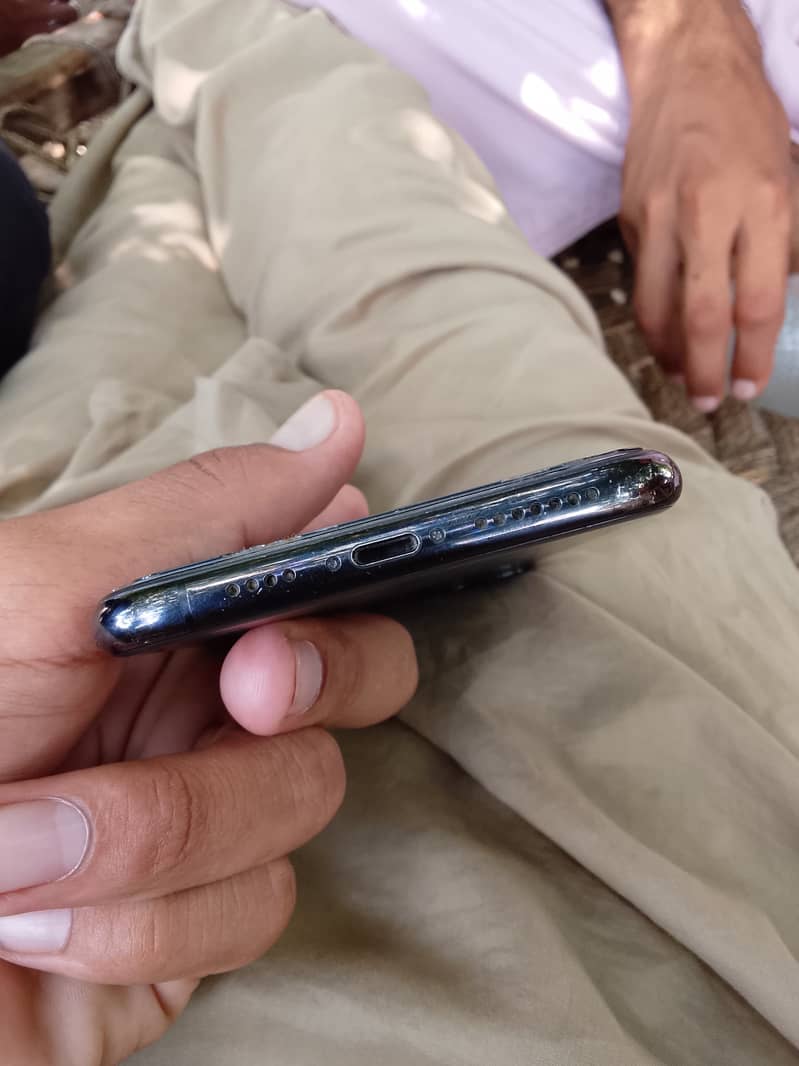 Apple iPhone 11 Pro Max 2