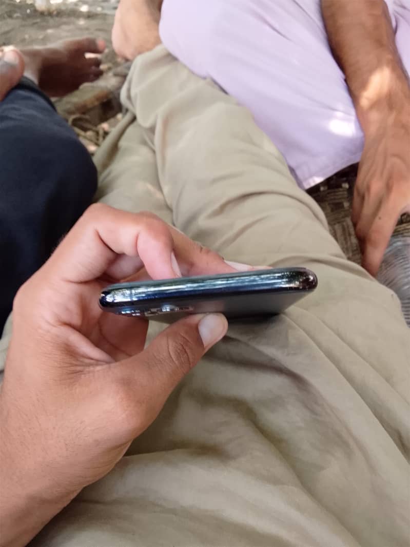 Apple iPhone 11 Pro Max 3