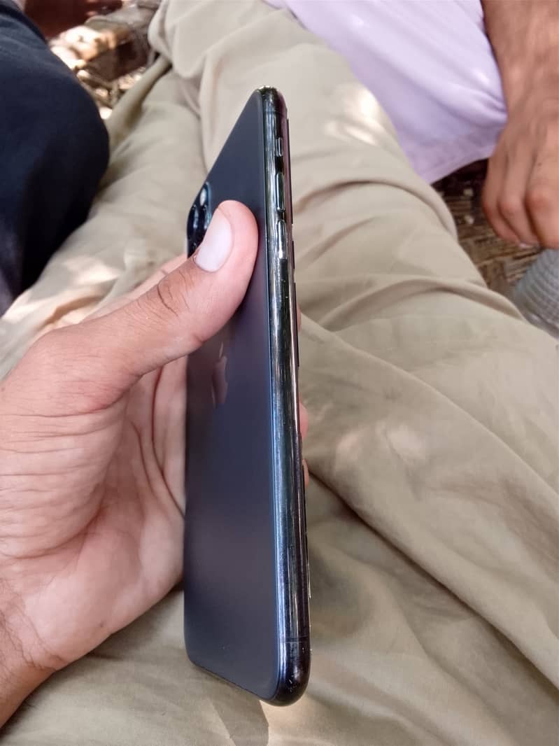 Apple iPhone 11 Pro Max 6