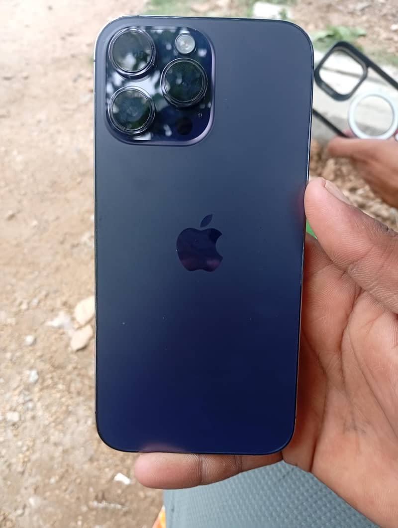 Apple iPhone 14 Pro Max 1