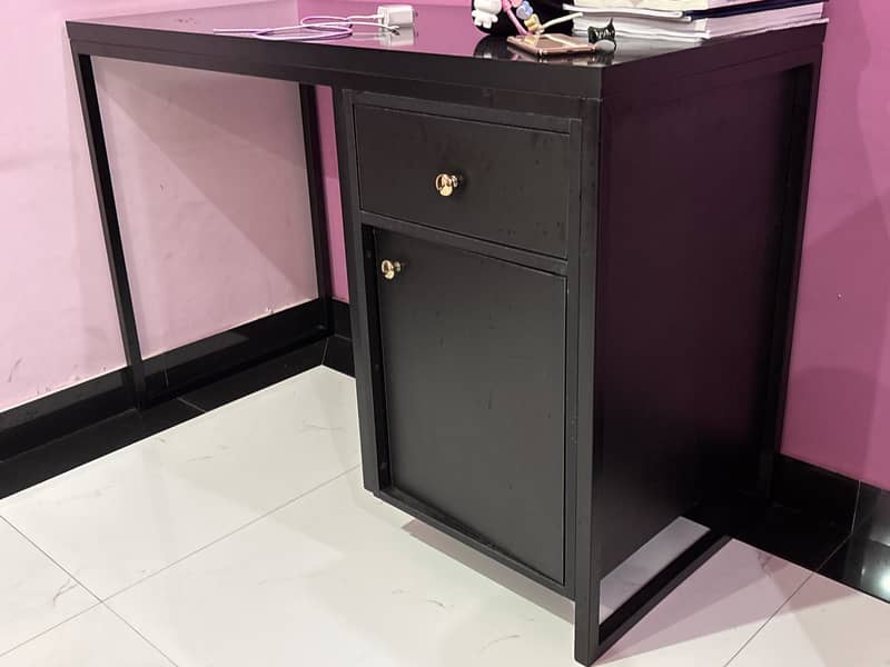 black study table good condition 0