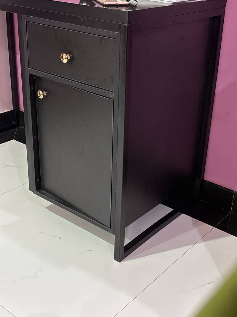 black study table good condition 1