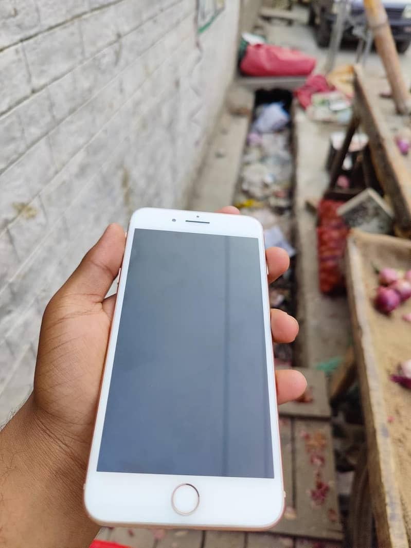 Apple iPhone 8 Plus 3