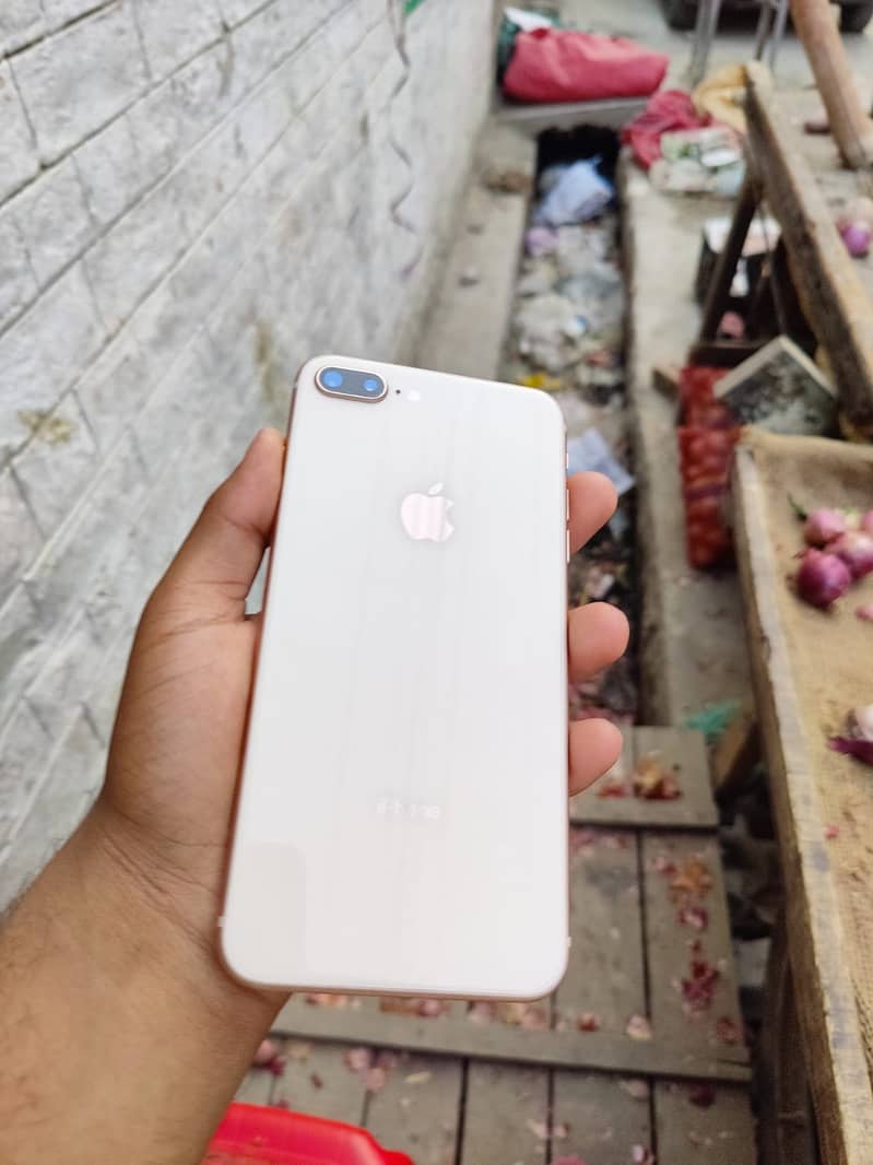 Apple iPhone 8 Plus 5