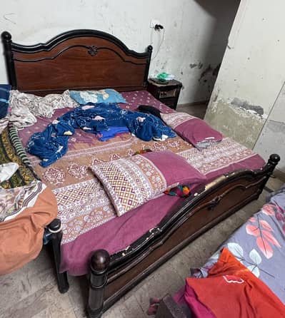 king Size Bed with 2 Side Tabels and Mattress