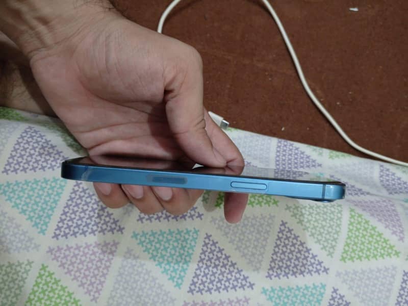 Apple iPhone 13 1