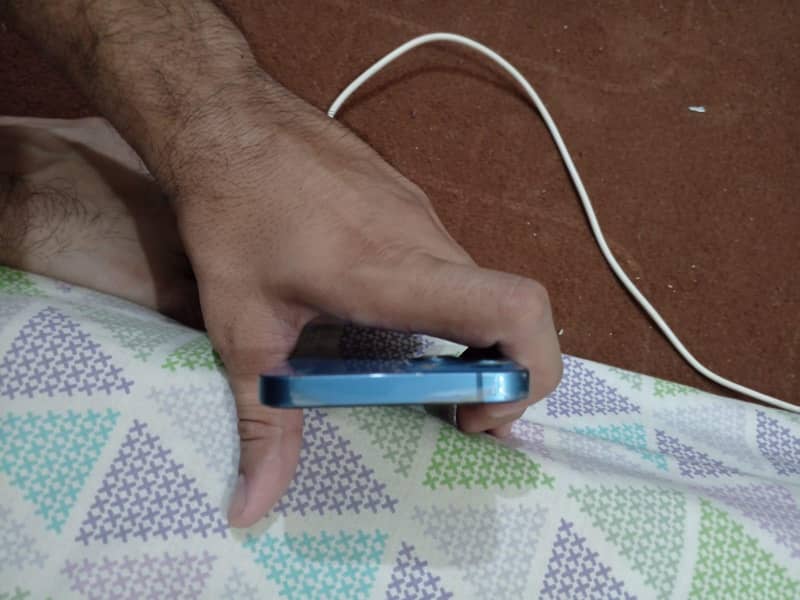 Apple iPhone 13 3