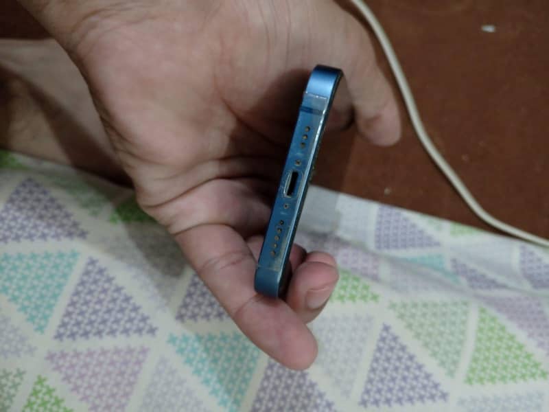 Apple iPhone 13 4
