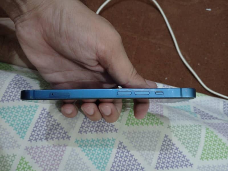 Apple iPhone 13 5