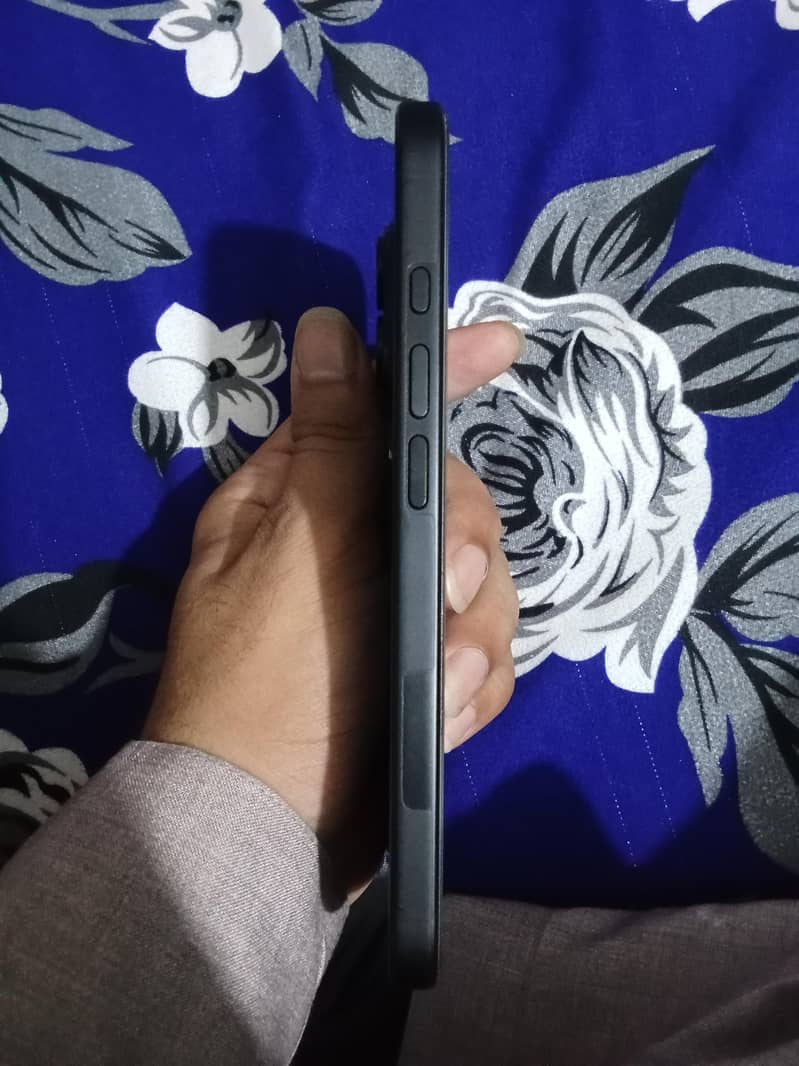 Apple iPhone 16 1