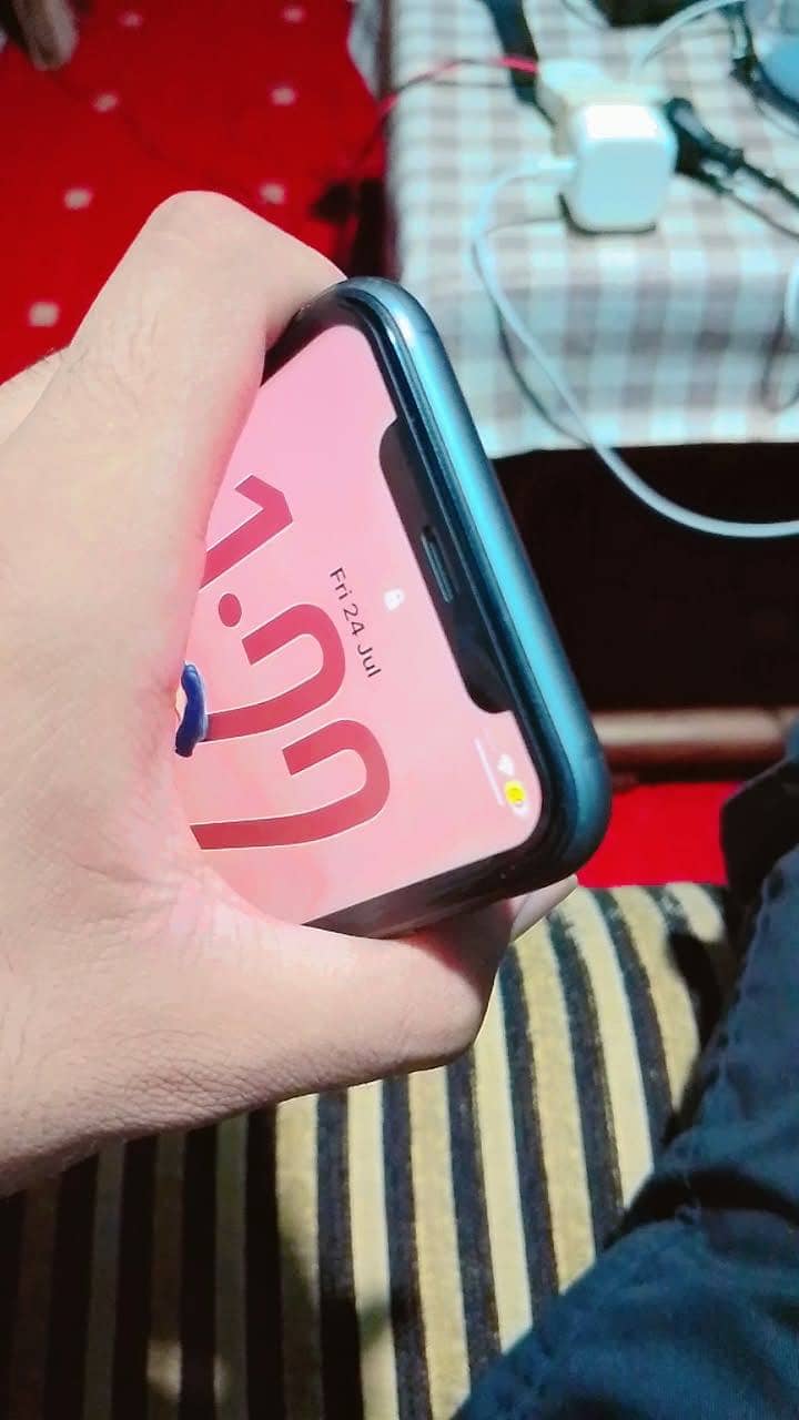 Apple iPhone 11 3