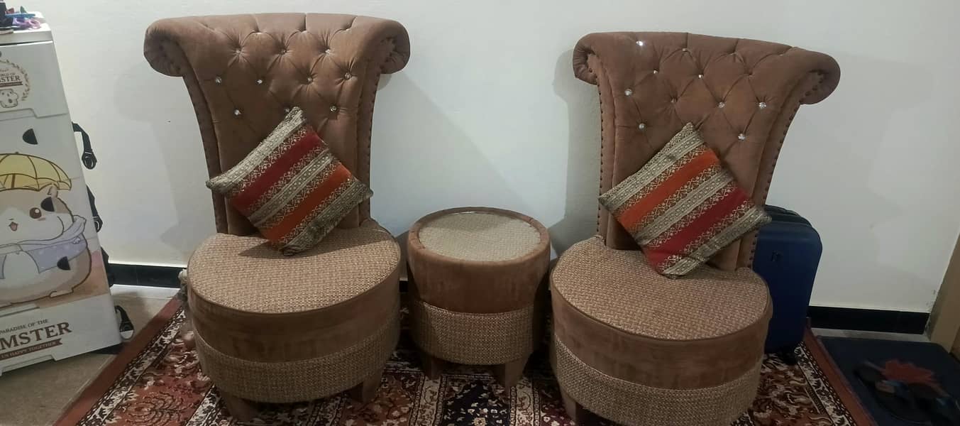 Chairs and Table 0