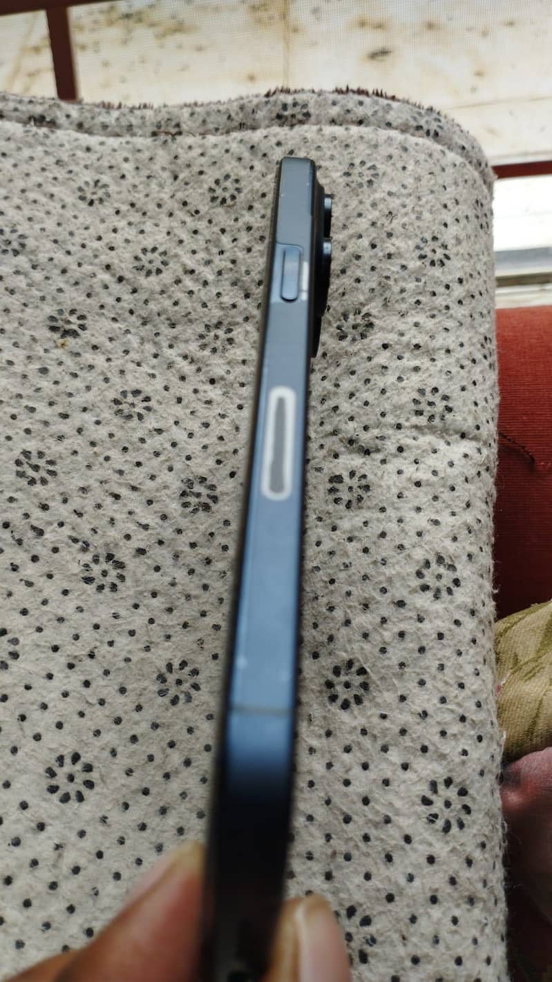 Apple iPhone 15 Pro Max 3