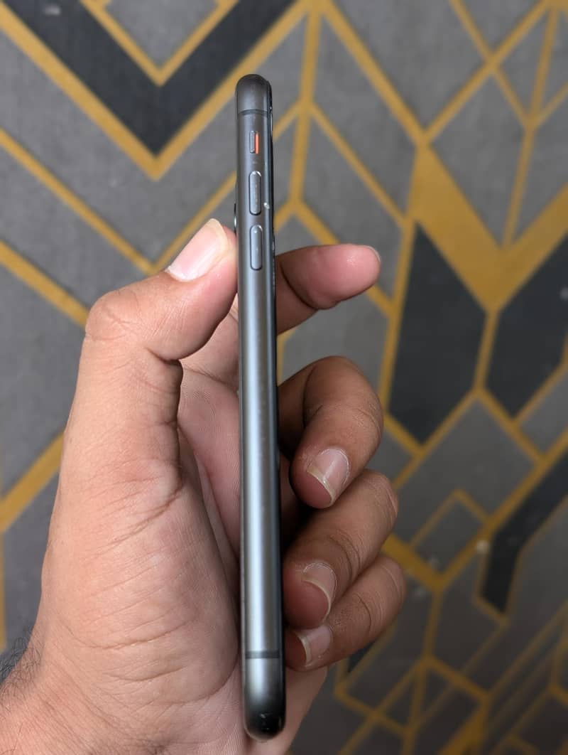 Apple iPhone 11 3