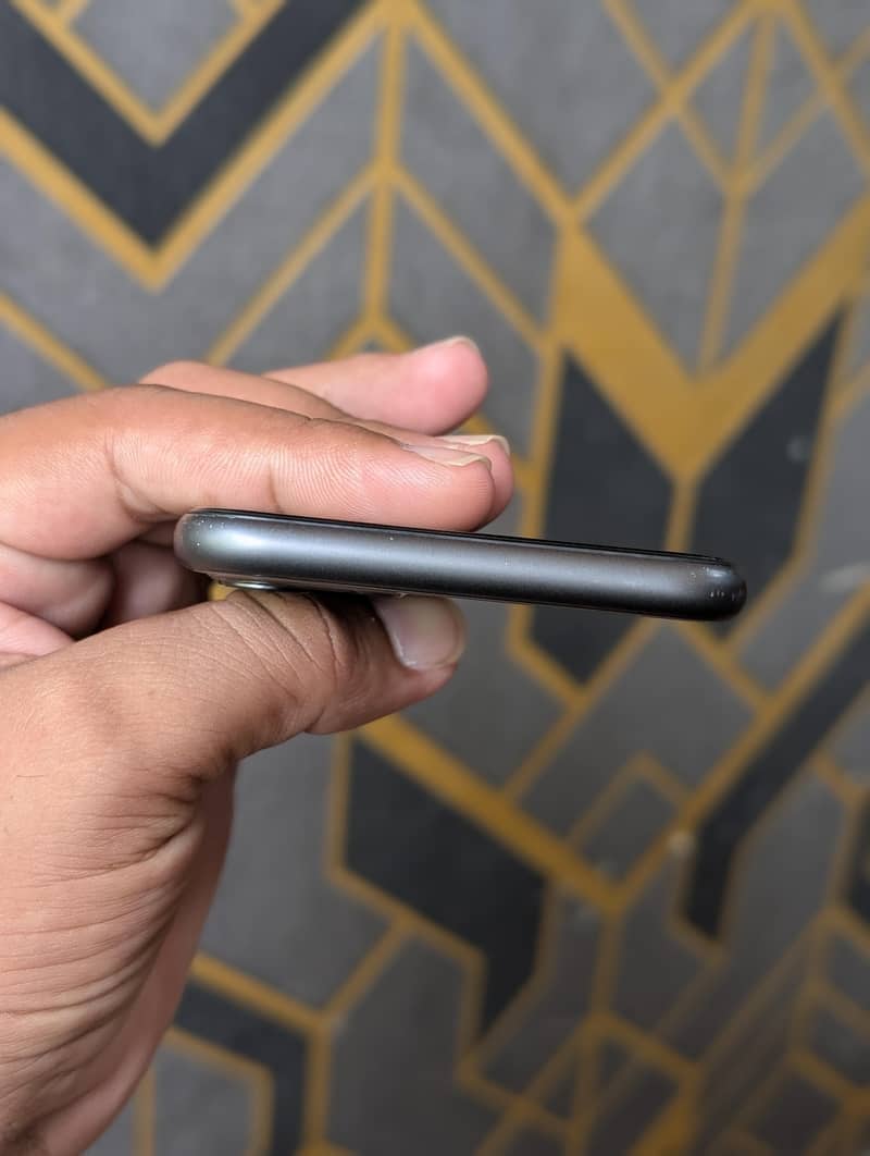 Apple iPhone 11 5