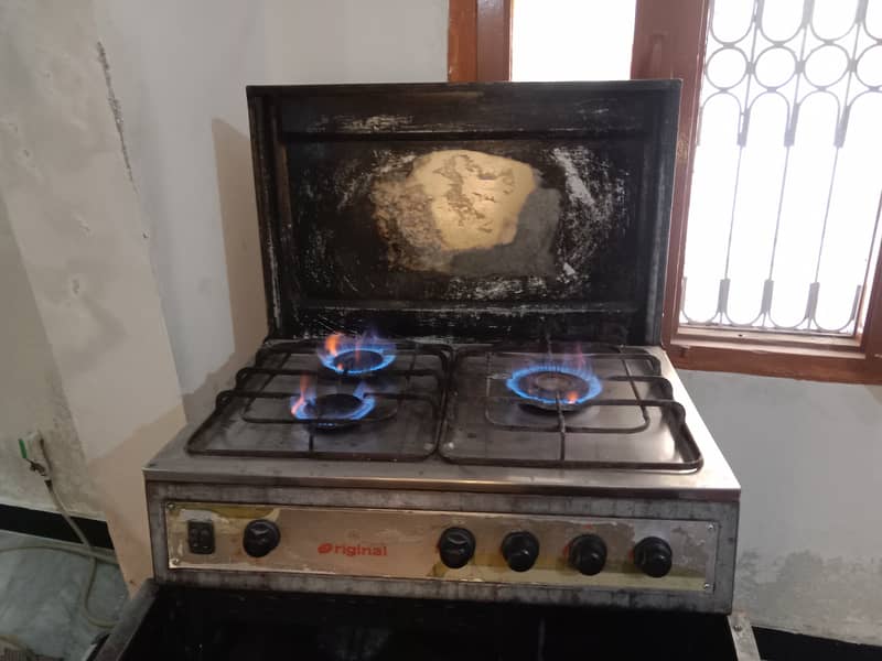 Cooking range in good working condition 3