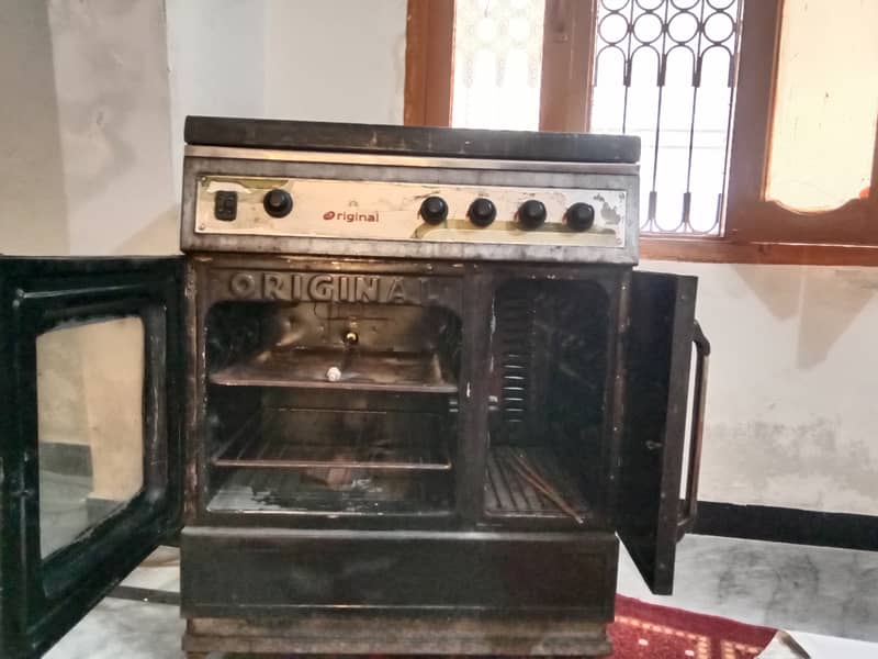Cooking range in good working condition 6