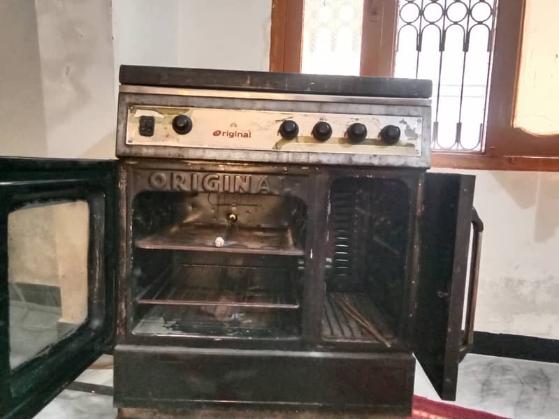 Cooking range in good working condition 7
