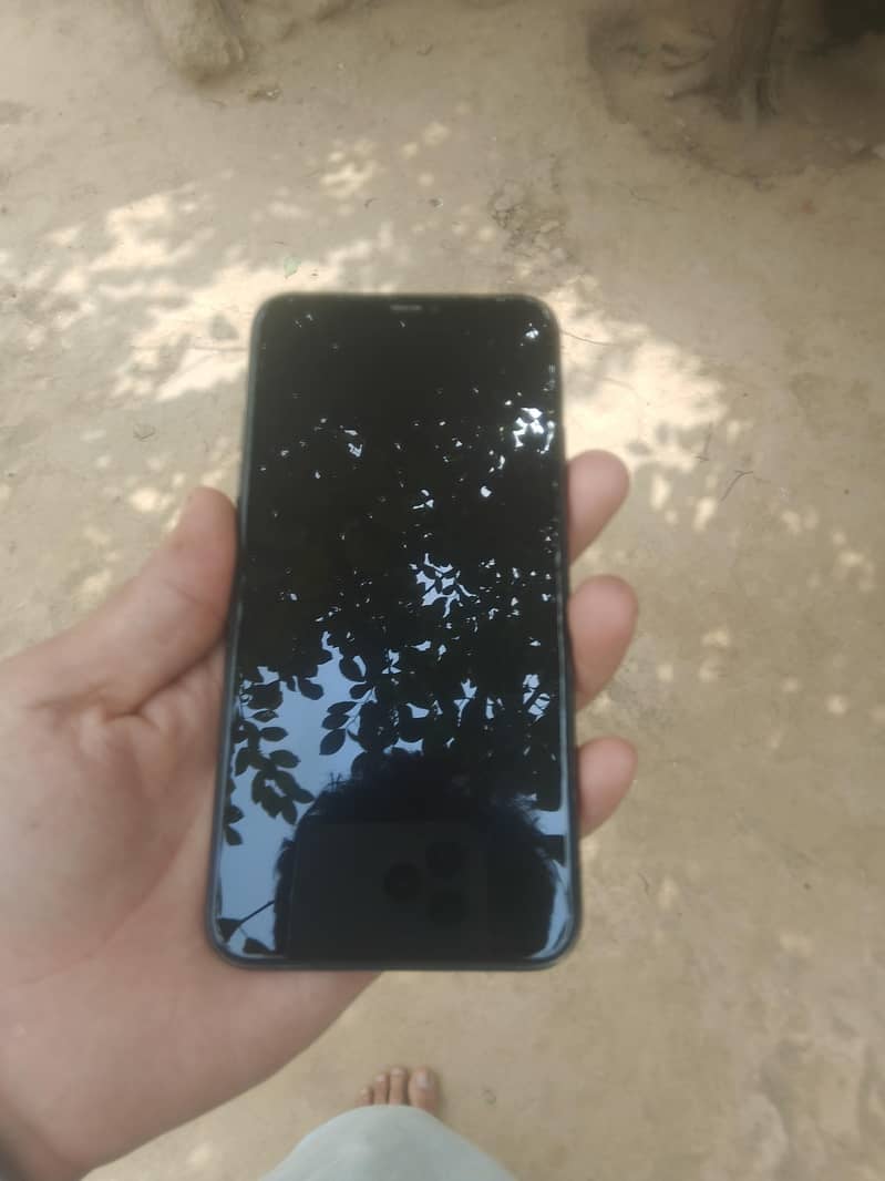 Apple iPhone 11 Pro Max 4
