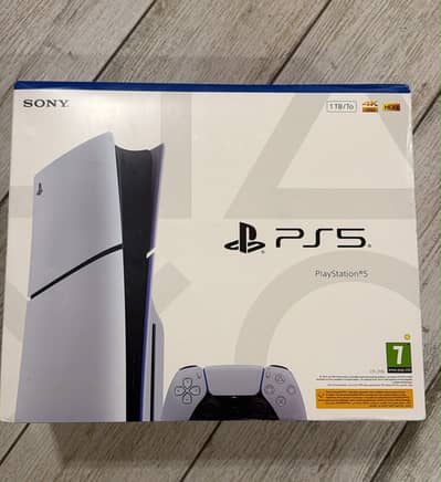 PS5 2116 box packed slim disc