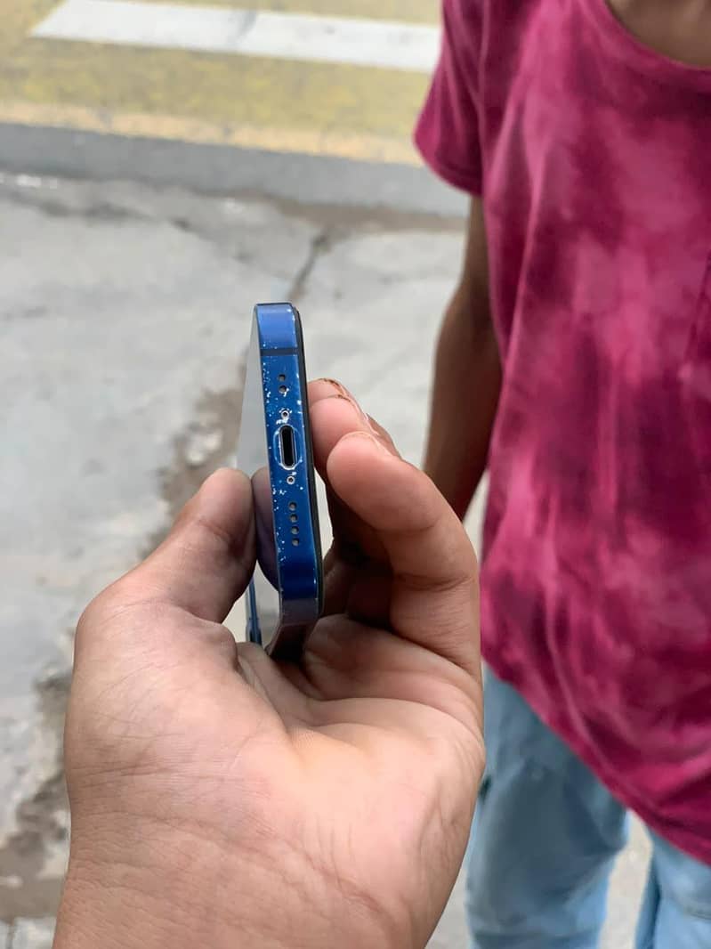 Apple iPhone 12 mini 3