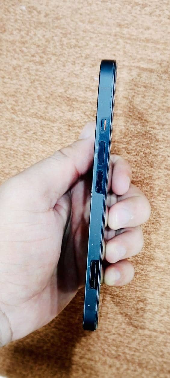 Apple iPhone 13 2
