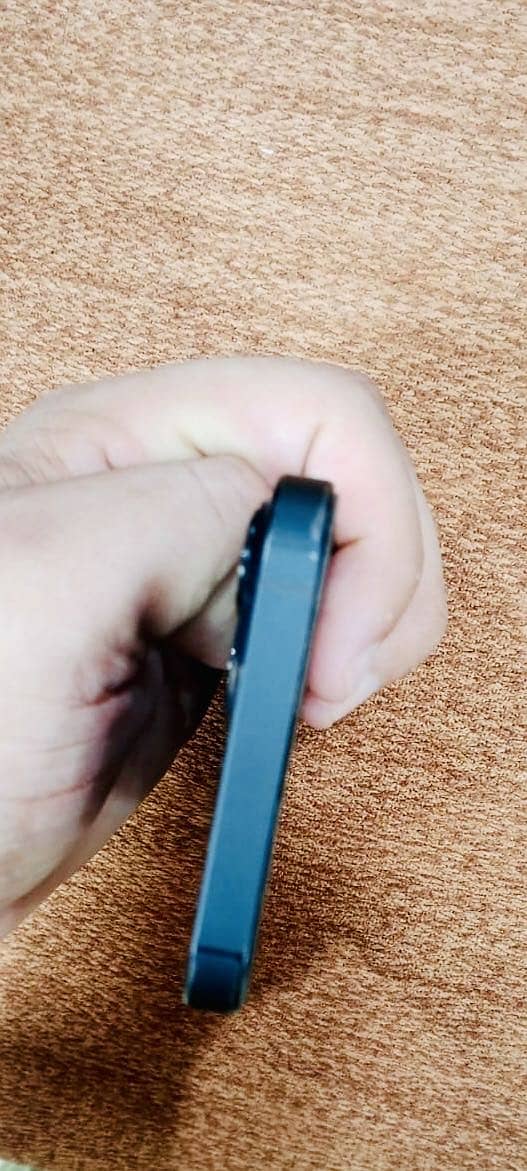 Apple iPhone 13 3
