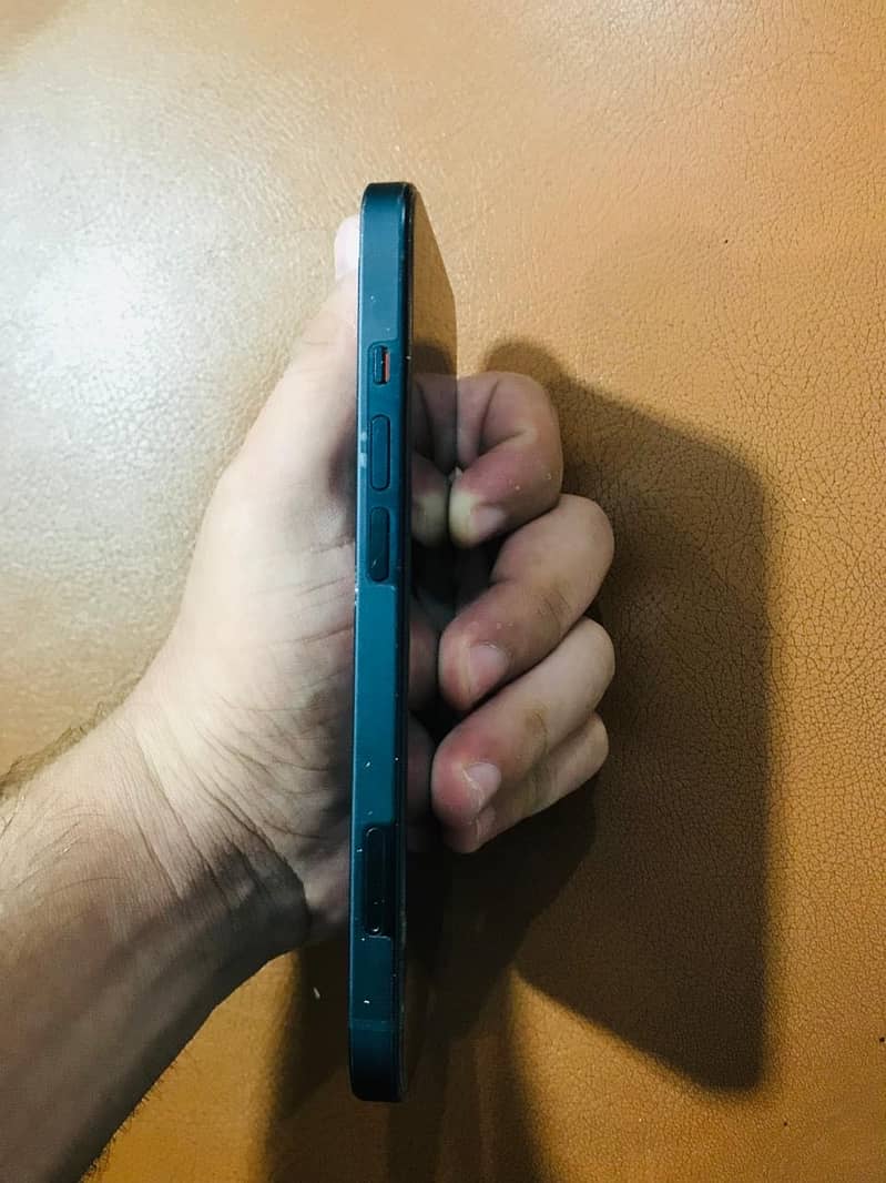 Apple iPhone 13 6
