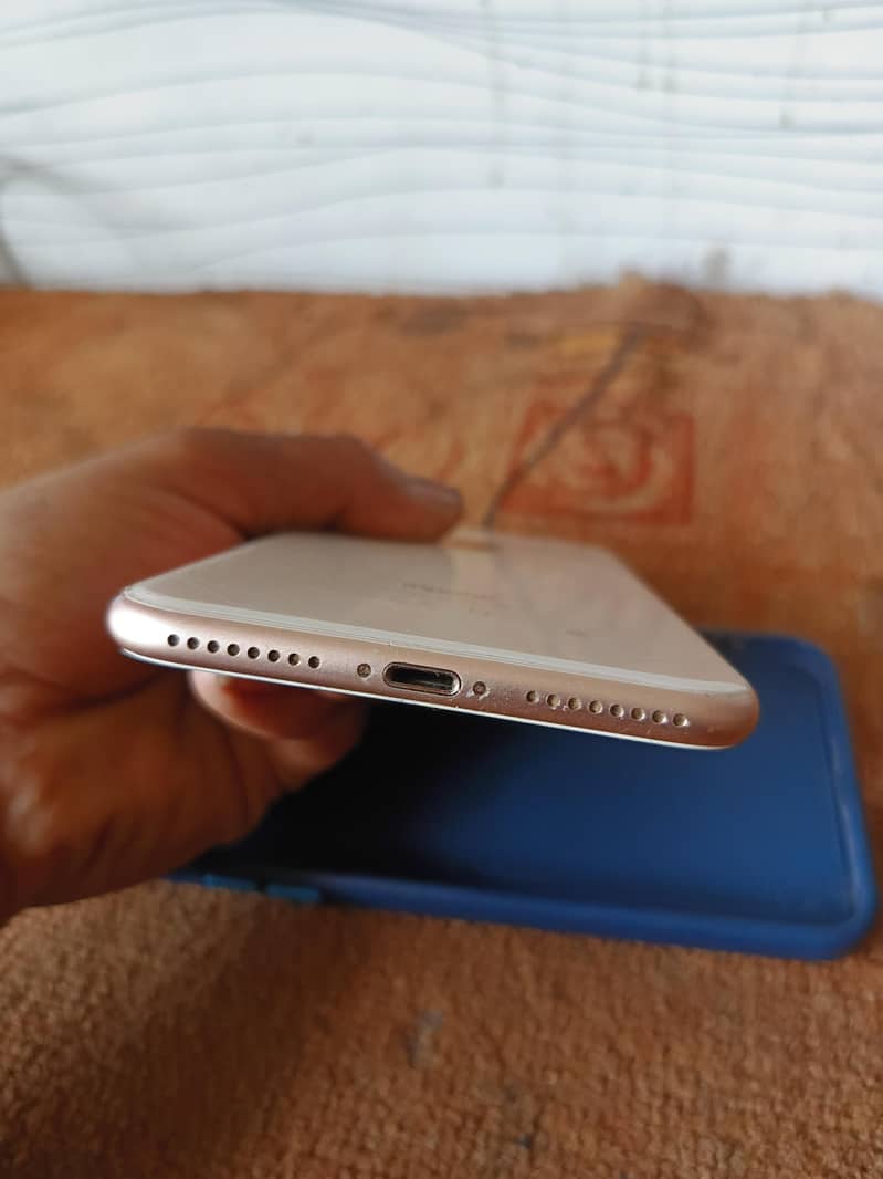 Apple iPhone 8 1