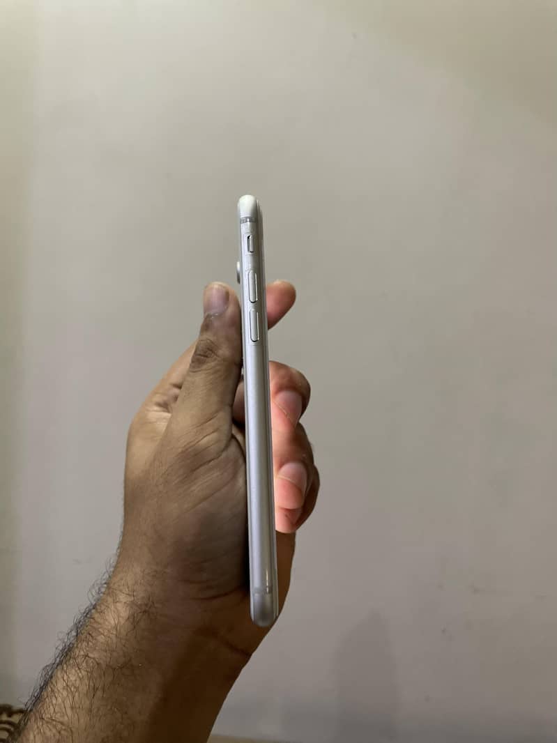 Apple iPhone 8 3
