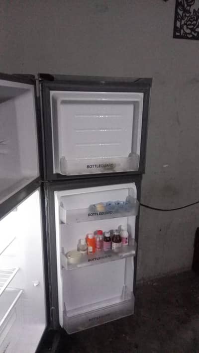 Haier HRF-186 Double Door Refrigerator – Excellent Condition