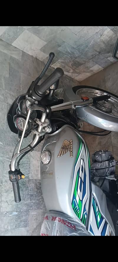 Honda 70 dream silver colour
