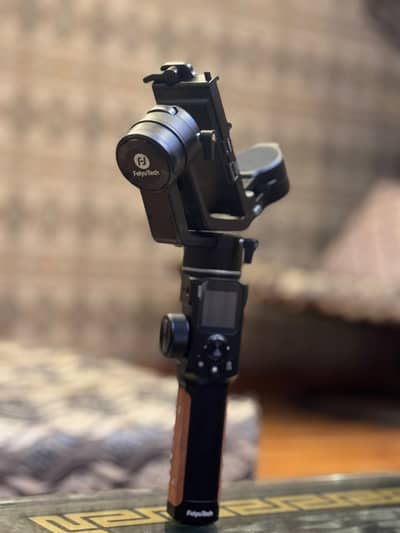 Hohem Professional 3-Axis Gimbal Stabilizer,Like New, Complete Accesso