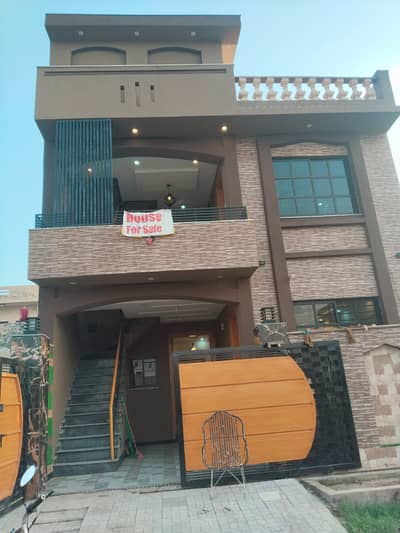 5 MARLA BRAND NEW HOUSE FOR SALE NOT AVAILABLE FOR BANK LOAN ONLY CASH