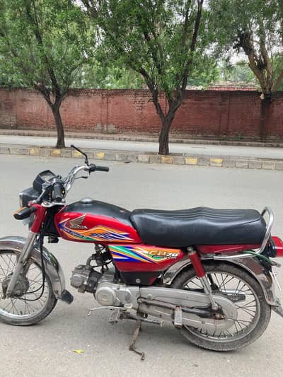 CD70 For sale Full Urgent Locations Lahore railway station ke pass.