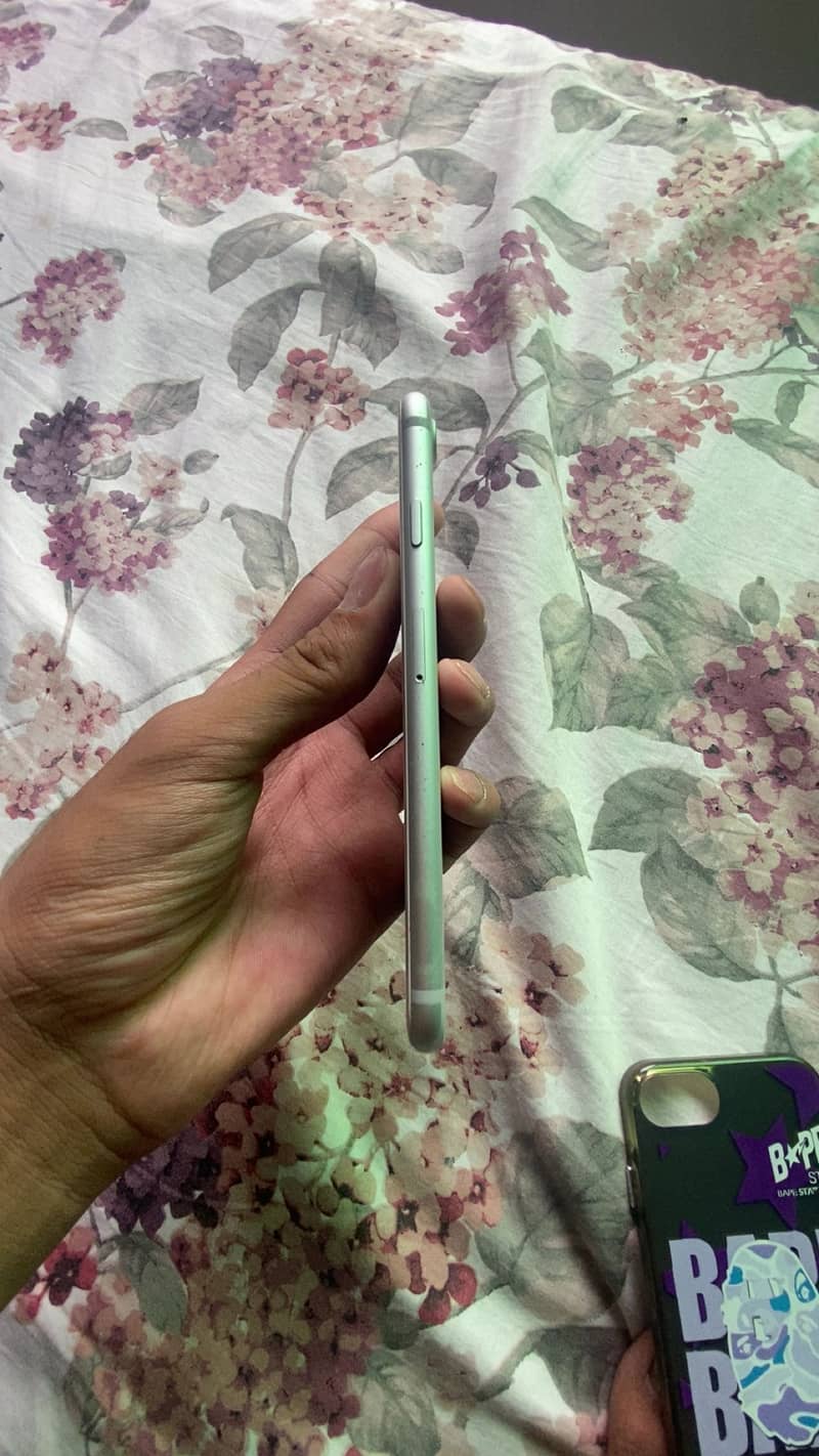 Apple iPhone 7 2